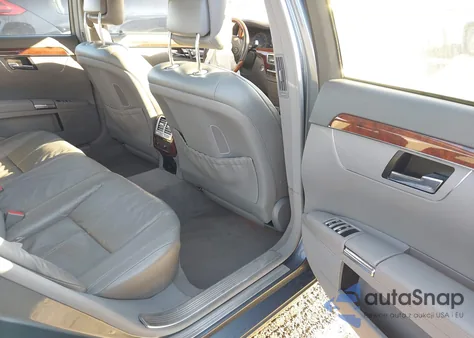 2008 Mercedes-Benz S 550 4Matic z USA, uszkodzony, nr VIN WDDNG86X38A210642